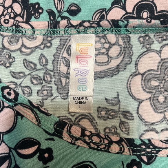 Lularoe Perfect Tee Size Large but fits up to 2X. Teal and Floral Print - Picture 4 of 6